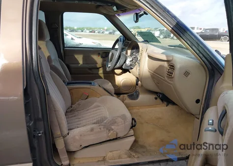 1998 Chevrolet Blazer Ls z USA, uszkodzony, nr VIN 1GNCS13W9W2232081